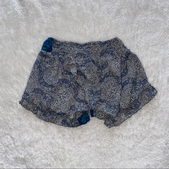 Super cute and comfy shorts🌺 - Picture 3 of 5